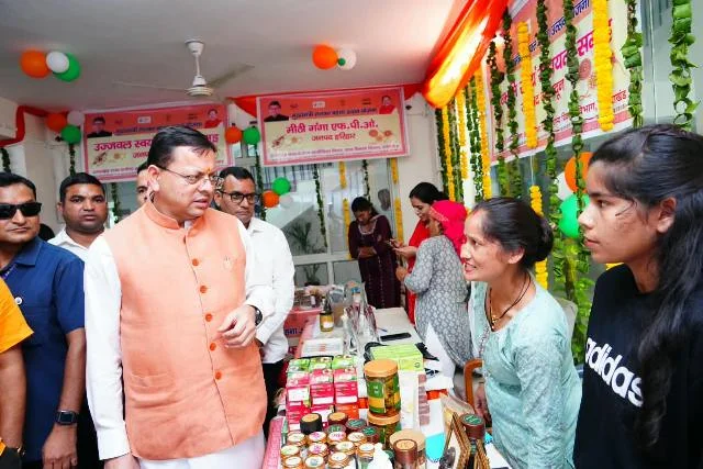 स्वयं सहायता समूहों के उत्पादों को मिला मुख्यमंत्री का प्रोत्साहन