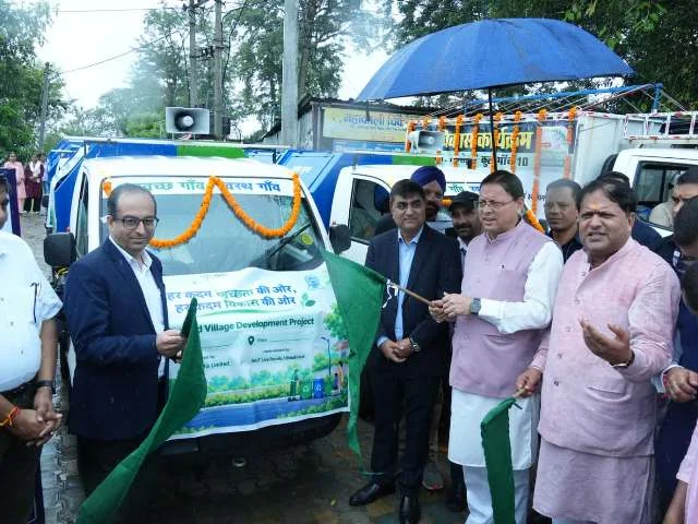 धामी ने सात इलेक्ट्रिक कचरा वाहनों समेत 15 वाहनों को किया रवाना