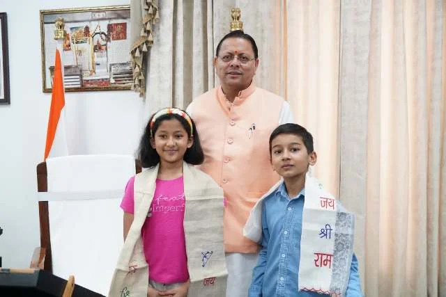 माउंट किलिमंजारो पर तिरंगा फहराने वाले बाल पर्वतारोहियों से मिले धामी