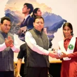विकसित उत्तराखंड को लेकर युवाओं से सीएम धामी ने की चर्चा