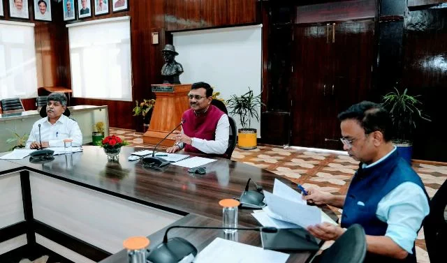 सचिवालय में 25 बिंदु कार्यक्रम की समीक्षा, अधिकारियों को दिए आवश्यक निर्देश