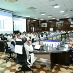 सड़कों को गड्ढामुक्त करने के लिए युद्धस्तर पर कार्य करें अधिकारी - धामी