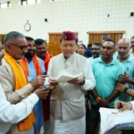 सीएम धामी ने प्रदेश के विभिन्न क्षेत्रों से आए लोगों से किया संवाद