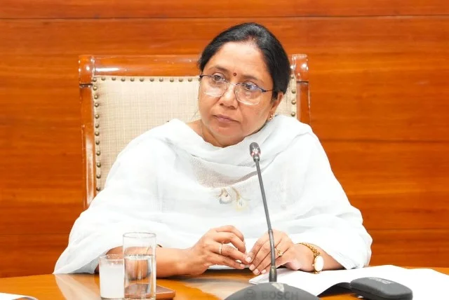 हर पात्र नागरिक को सम्मानजनक जीवन देने के लिए सरकार प्रतिबद्ध - मंत्री