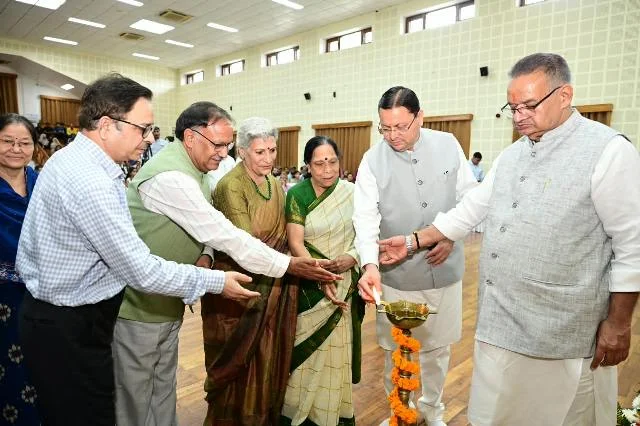 हिंदी हमारी राष्ट्रीय चेतना और सांस्कृतिक पहचान की सशक्त अभिव्यक्ति - धामी