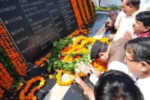 उत्तराखंड राज्य आंदोलनकारी शहीदों की पुण्य स्मृति में धामी ने अर्पित किए श्रद्धासुमन
