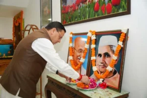 गांधी जयंती पर सीएम धामी ने महात्मा गांधी और शास्त्री जी को दी श्रद्धांजलि