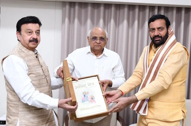 गुजरात दौरे पर प्रवासी हरियाणवियों से मिले सीएम सैनी