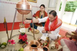 नवरात्रि के प्रथम दिन मुख्यमंत्री धामी ने की खुशहाली की प्रार्थना