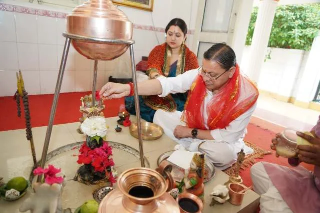 नवरात्रि के प्रथम दिन मुख्यमंत्री धामी ने की खुशहाली की प्रार्थना