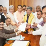 राज्यसभा सीट - धामी की मौजूदगी में दिनेश आर्य ने दाखिल किया नामांकन