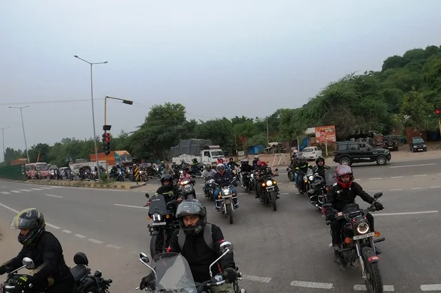 संडे ब्रेकफास्ट राइड में जुटे तीन बाइकिंग ग्रुप्स