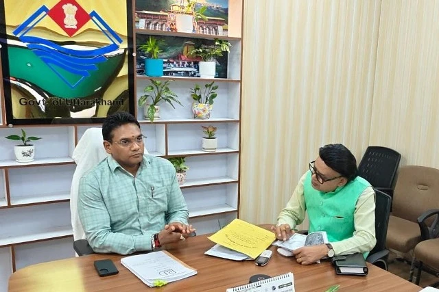 सचिवालय में पार्किंग परियोजना के तकनीकी और वित्तीय पहलुओं की समीक्षा