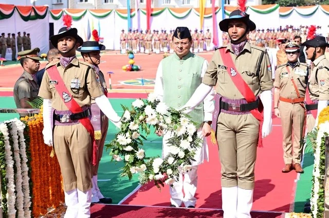 सीएम धामी ने पुलिस व अर्धसैनिक बलों के शहीदों को किया नमन
