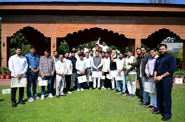 हरियाणा के युवाओं ने सीएम धामी से साझा किए उत्तराखंड भ्रमण के अनुभव