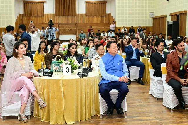 ‘शाइनिंग स्टार्स ऑफ उत्तराखंड-2026’ में इनफ्लुएंसर्स से मिले सीएम धामी